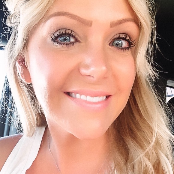 Meet your Posher, Courtney - Picture 1 of 1